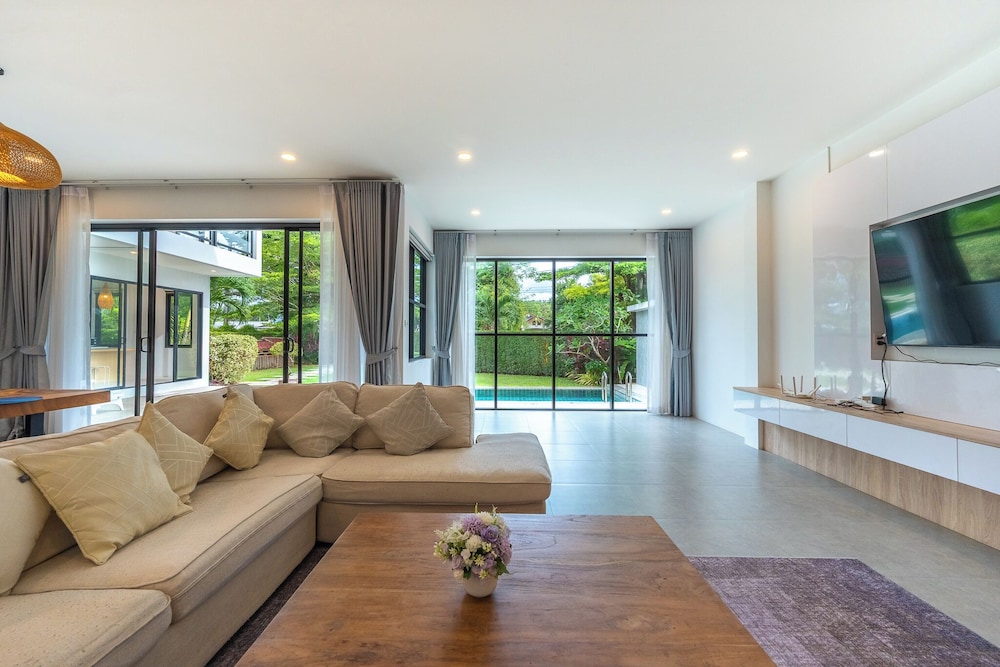 One of Phukets Best Villas V212
