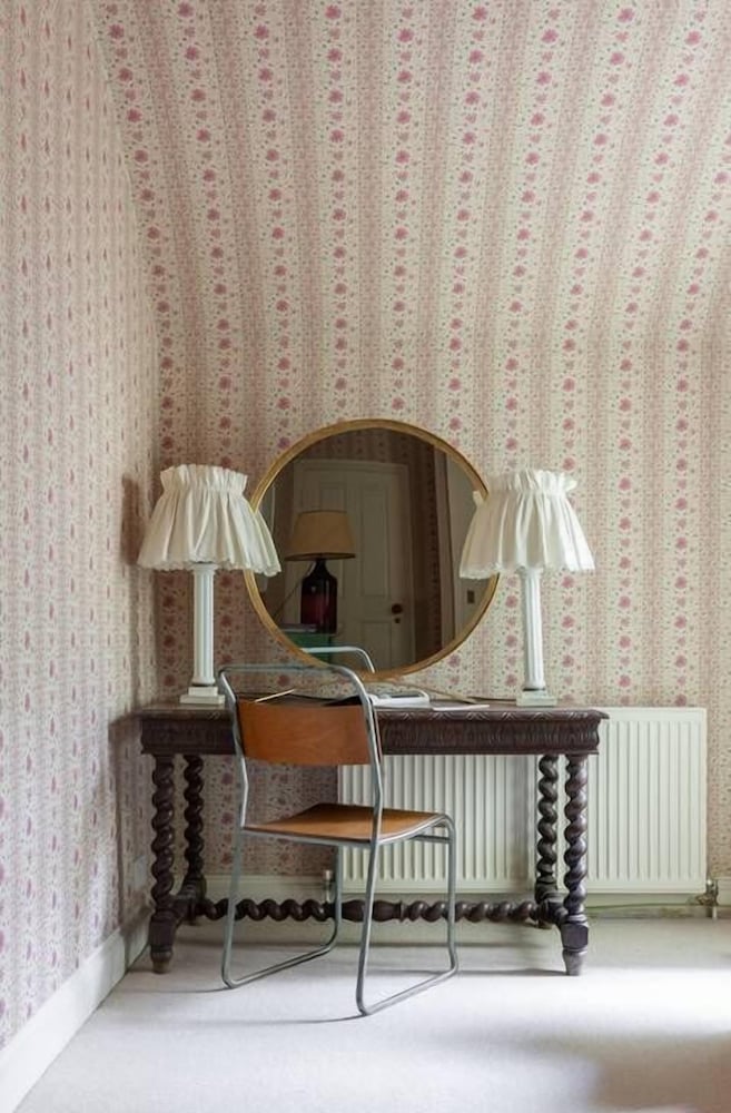 Porchester Square VI by Onefinestay