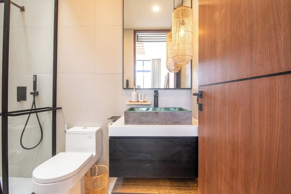 Elegant 3BR Escape Canggu AC 5min Shore