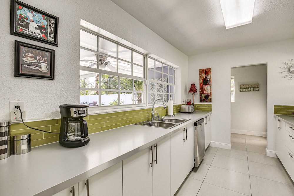 Fort Lauderdale Vacations - Sun-soaked Lauderdale Lakes Home w/ Private Pool! - Property Image 3