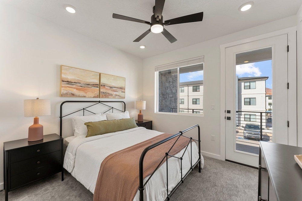 Sand Cove Retreat 5 Bedroom Townhouse