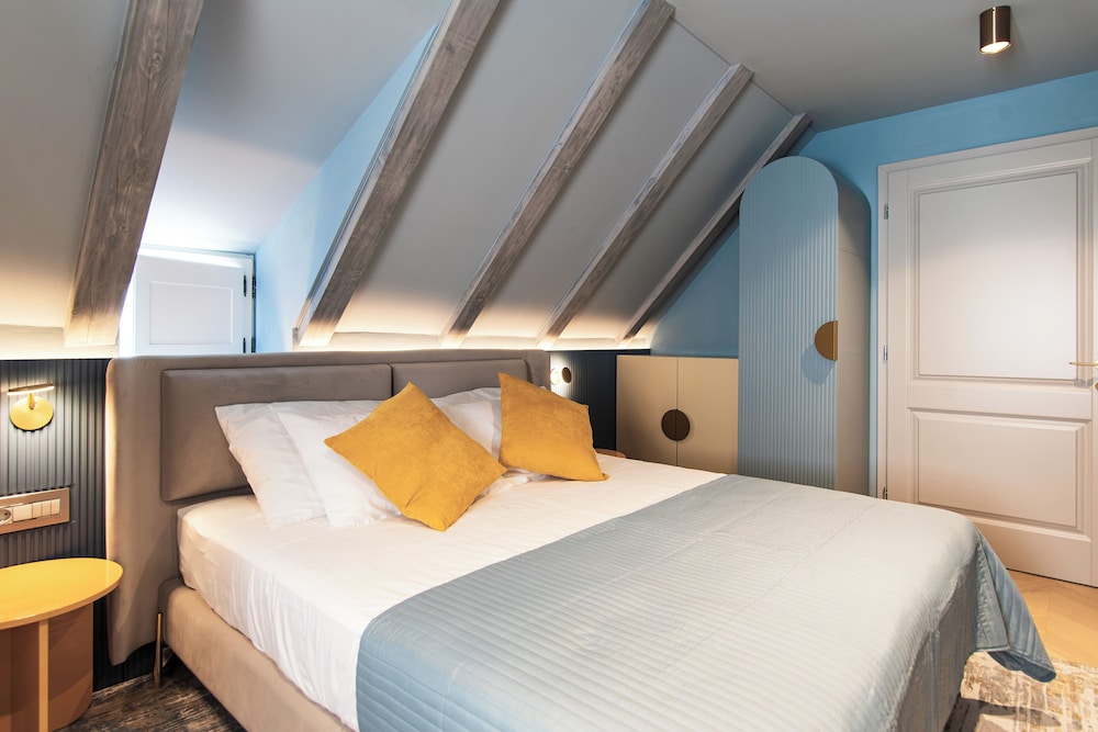 Spindler Luxury rooms by DuHomes