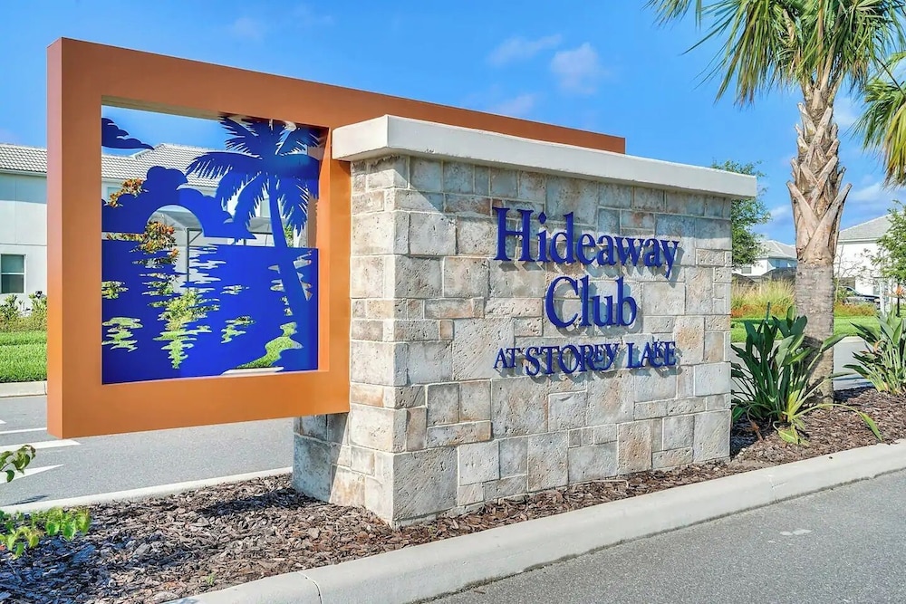Serenity Lakeview Retreat Stunning Water Views, No Rear Neighbors, Private Pool, Game Room & Star Wars Cinema