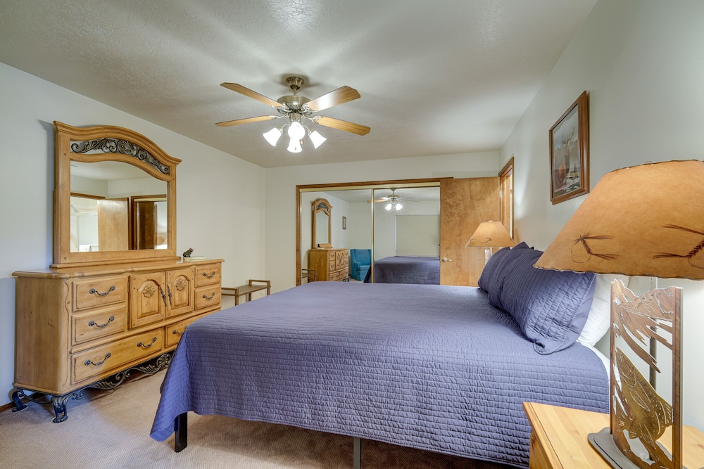 Beaver Vacations - Cozy Cabin w/ Deck  Fireplace in Beaver! - Property Image 4