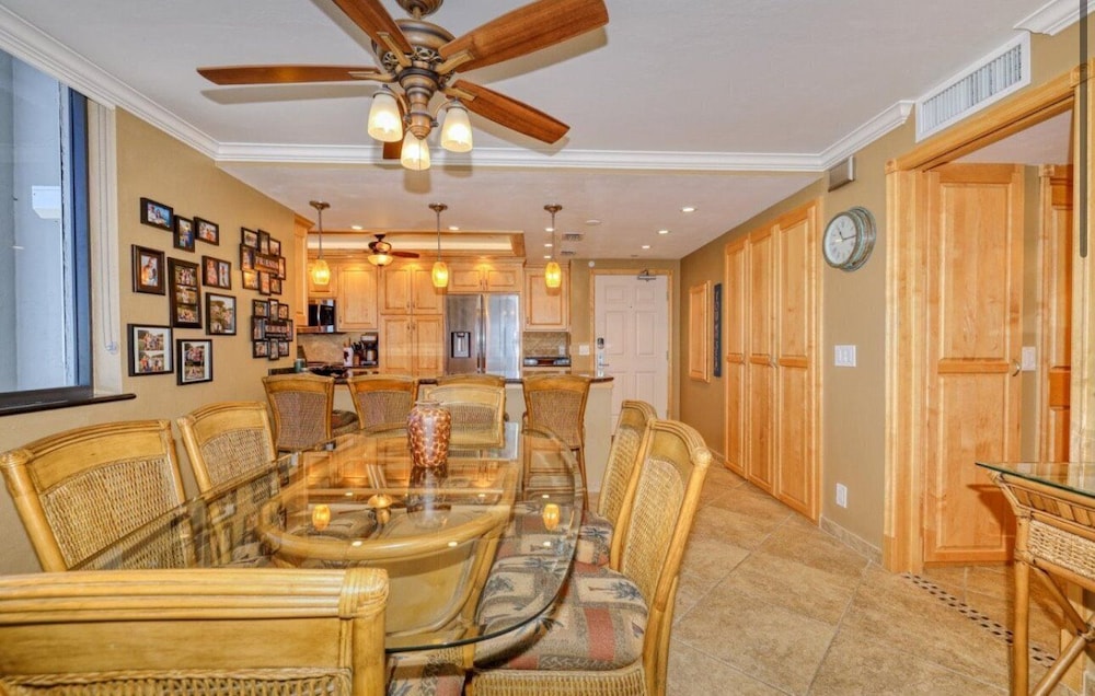 Caper Beach Club 1005
