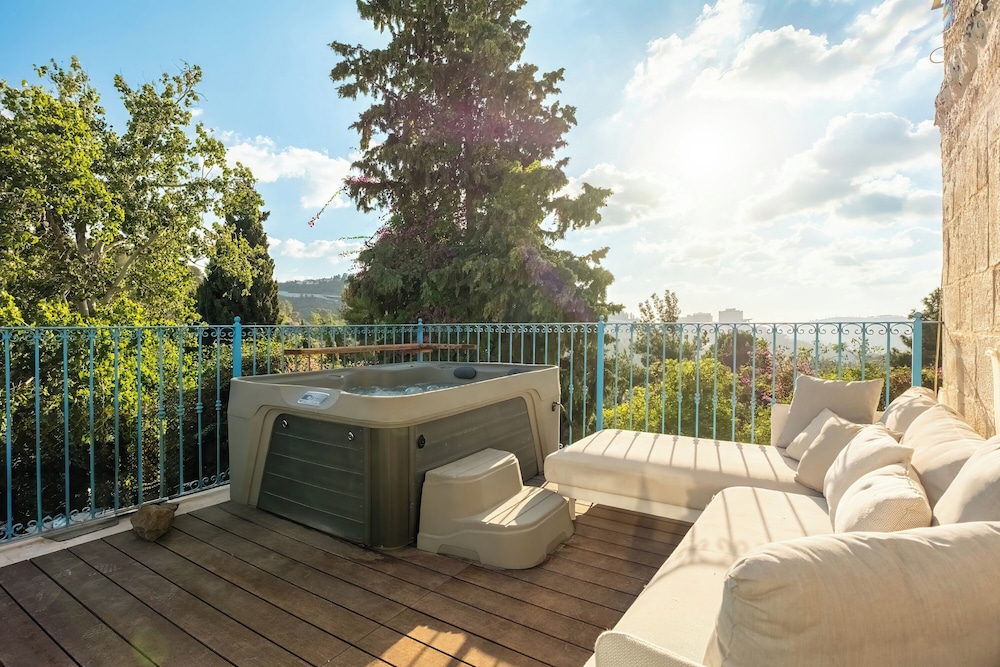Jacuzzi Terrace Home by Sea N' Rent