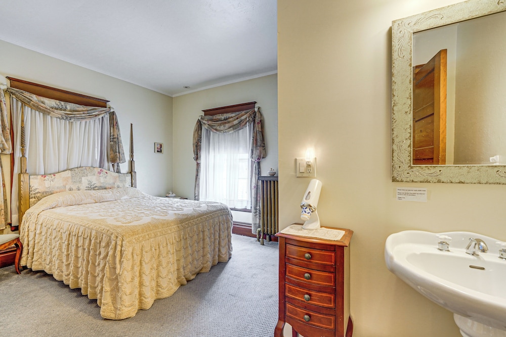 Spacious Home 2 Mi to Seneca Allegany Casino!