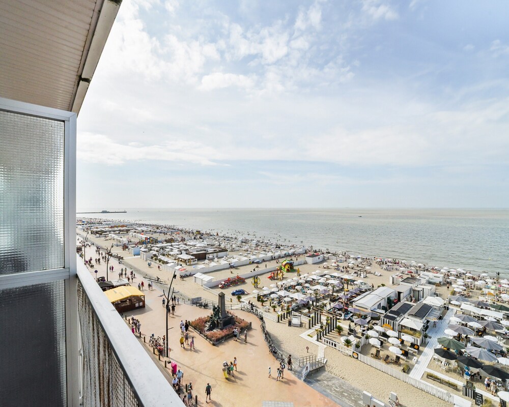 Modern 2-bedroom Flat With sea Views