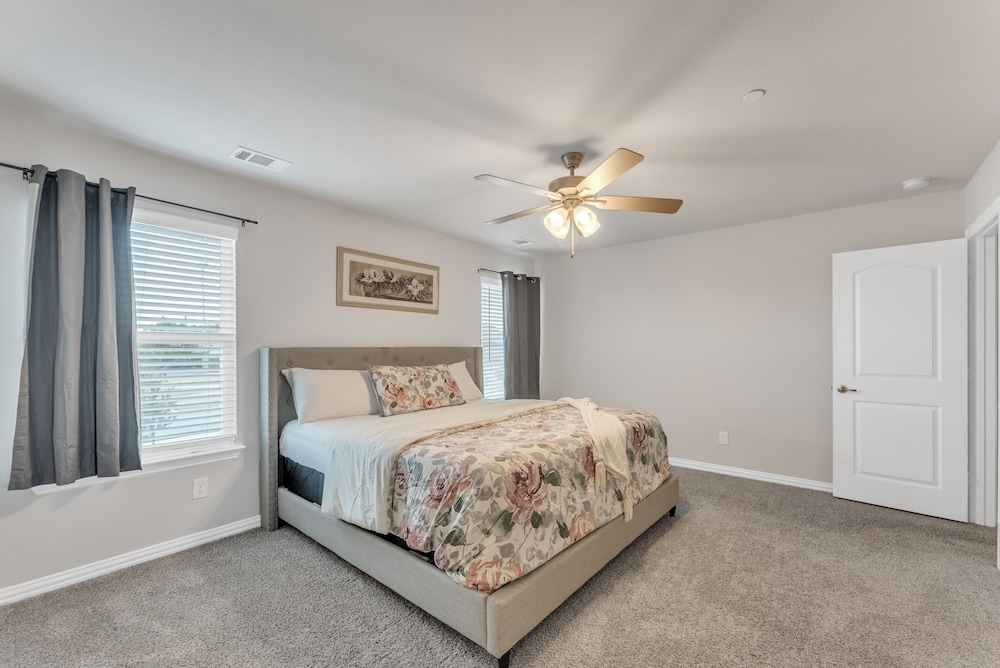 Charming Mesquite Retreat 3 Bedroom Home by Redawning view 3