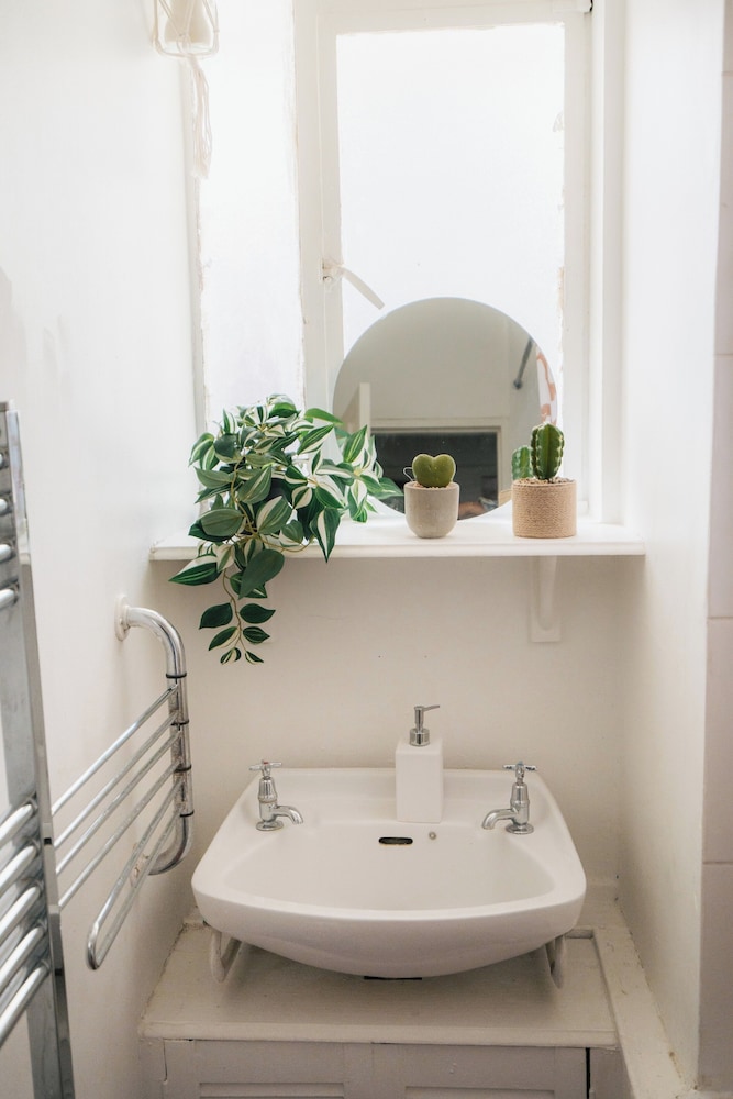 Stylish London Apartment in Hallfield Estate