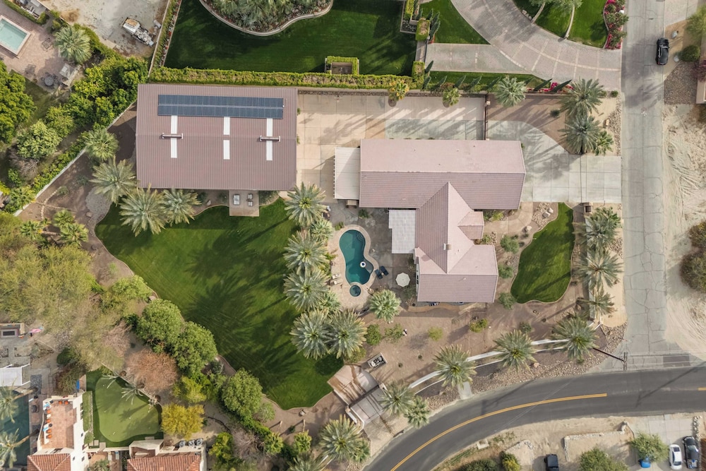 41 Palms Estate by Avantstay Indoor Pickleball, Pool, Hot Tub, Outdoor Kitchen
