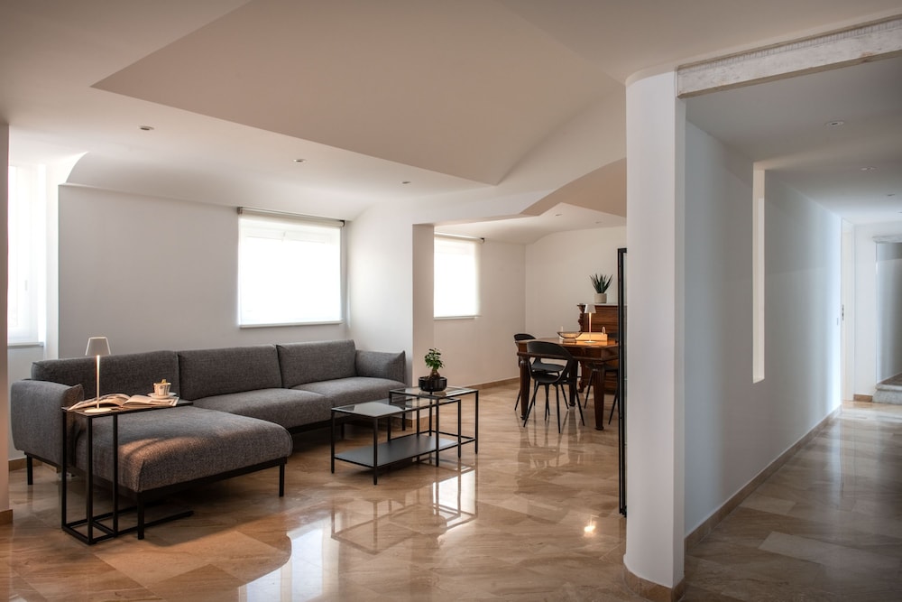 Ruggero City View Apartment by Wonderful Italy