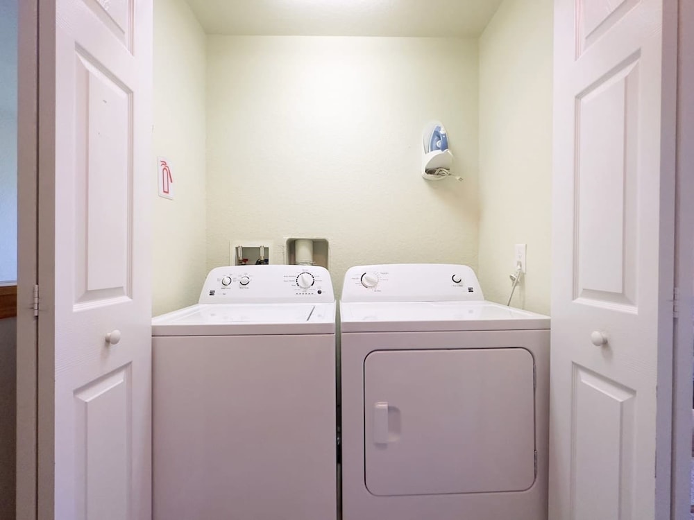 4Br Resort Home With Pool and Lazy River Sleeps 8