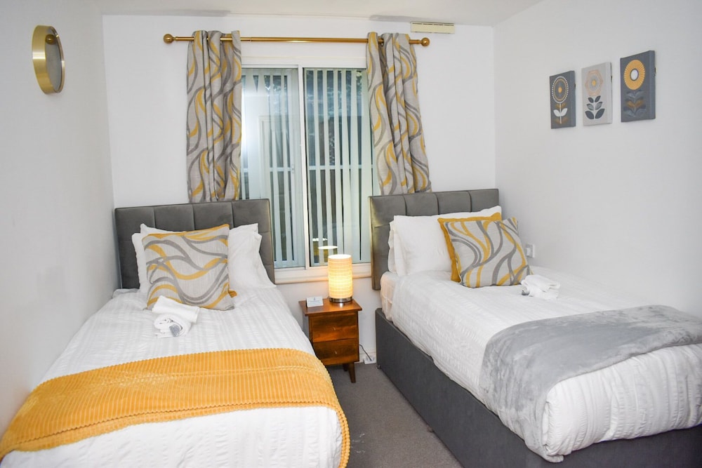 Lovely 2-bed Apartment in West Bromwich view 3