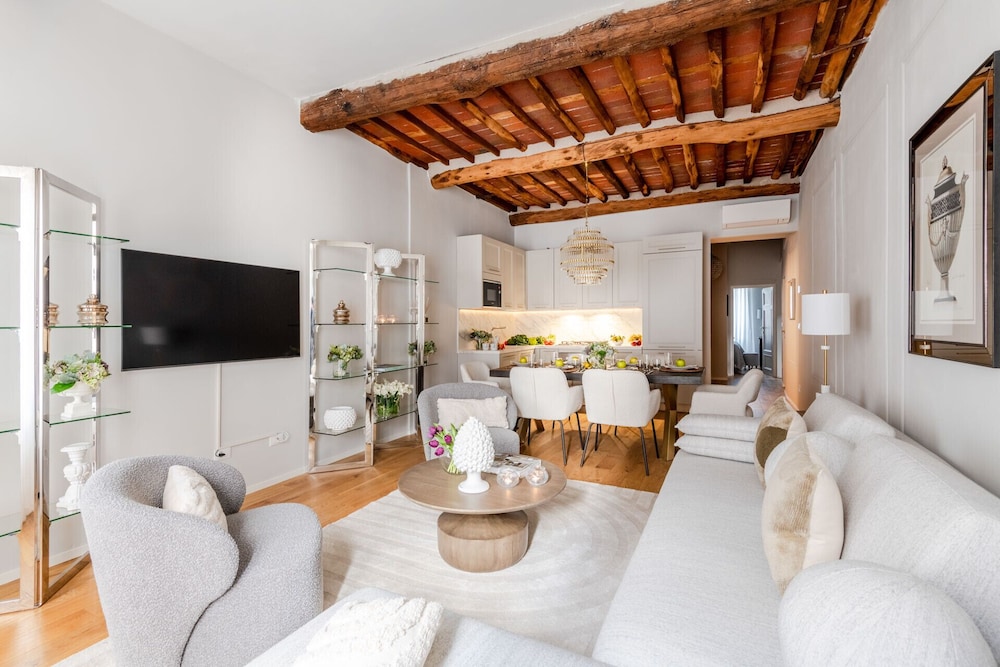Casa Meg in Lucca With 3 Bedrooms and 2 Bathrooms