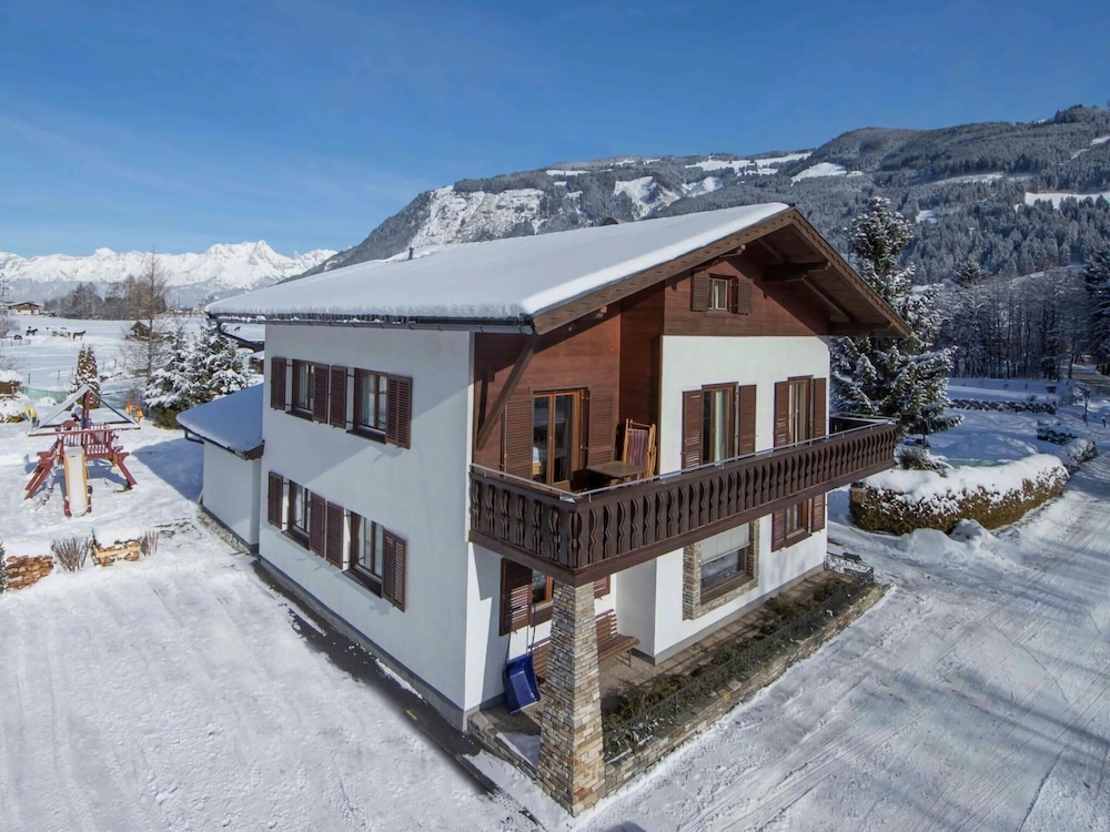 Holiday Home Landhaus Prielau