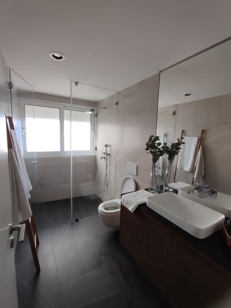 2 Terraces Flat River and Marina View