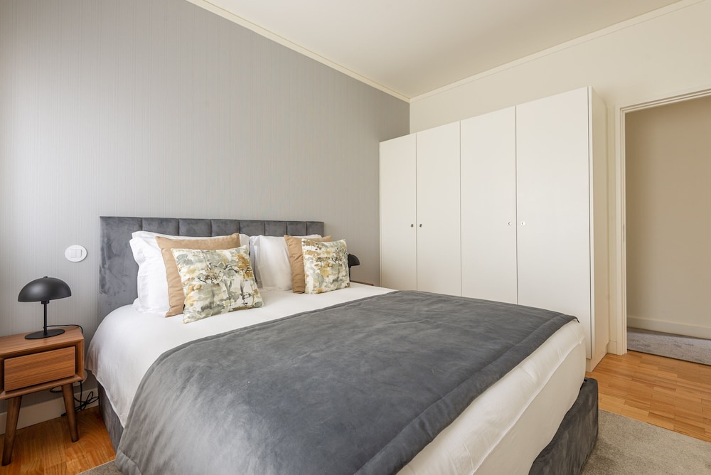Acm034 Bombarda Homes, Spacious 1BR w/ Balcony