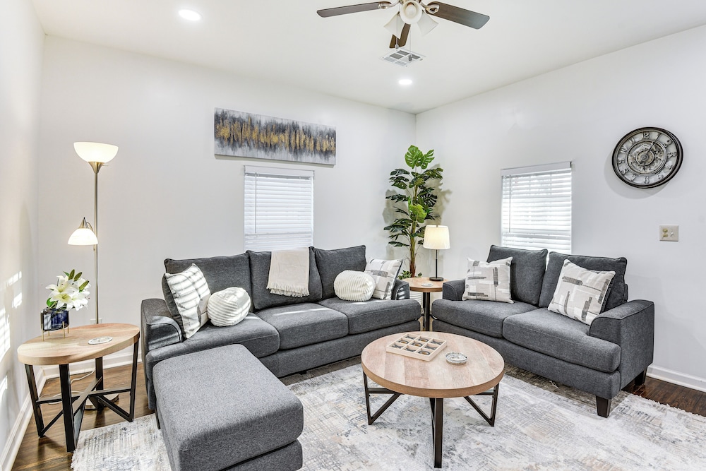 1 Mi to Tulsa Arts District: Updated Home w/ Deck!