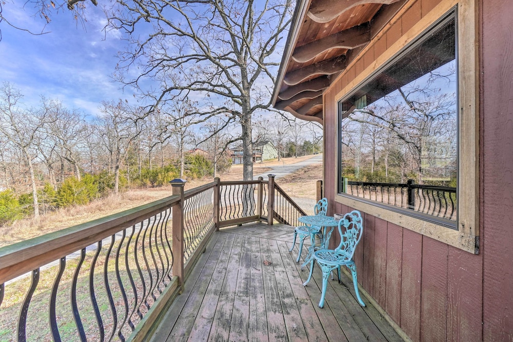 'sunset Bluff Treehouse': On Bull Shoals Lake! view 4