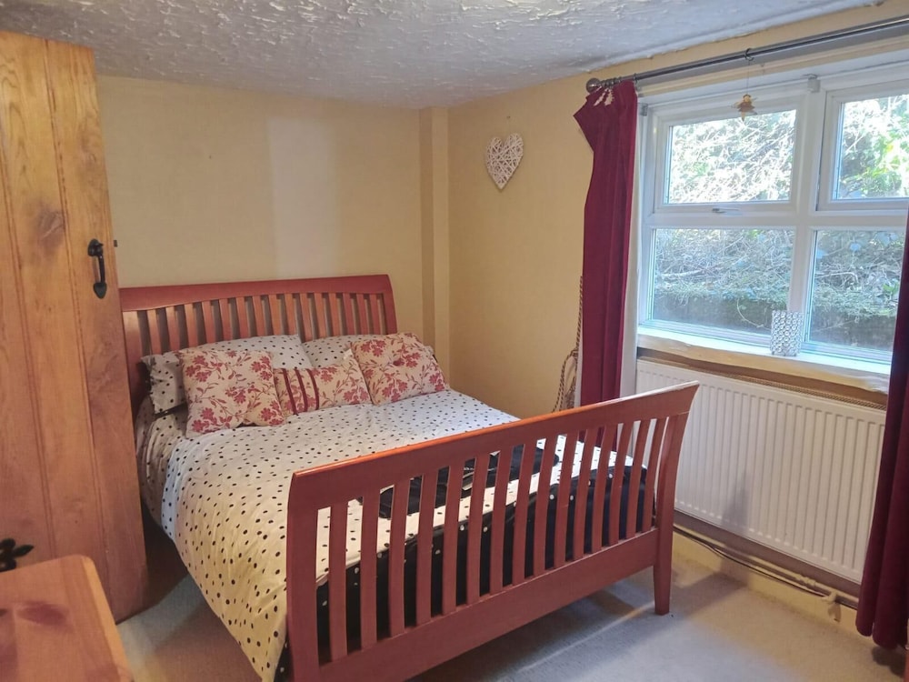 Llandovery - Cottage - Sleeps4 - Parking Secure Lock up for Bikes