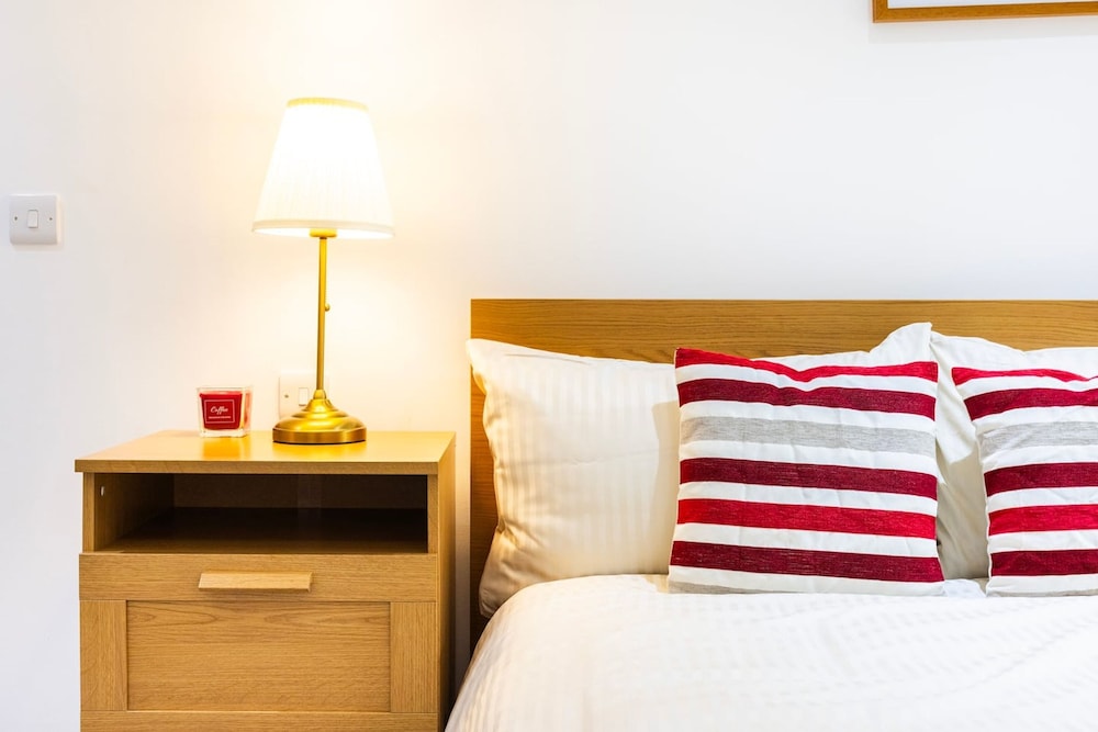 3 Bed 3 Bathroom Flat in Kensington B