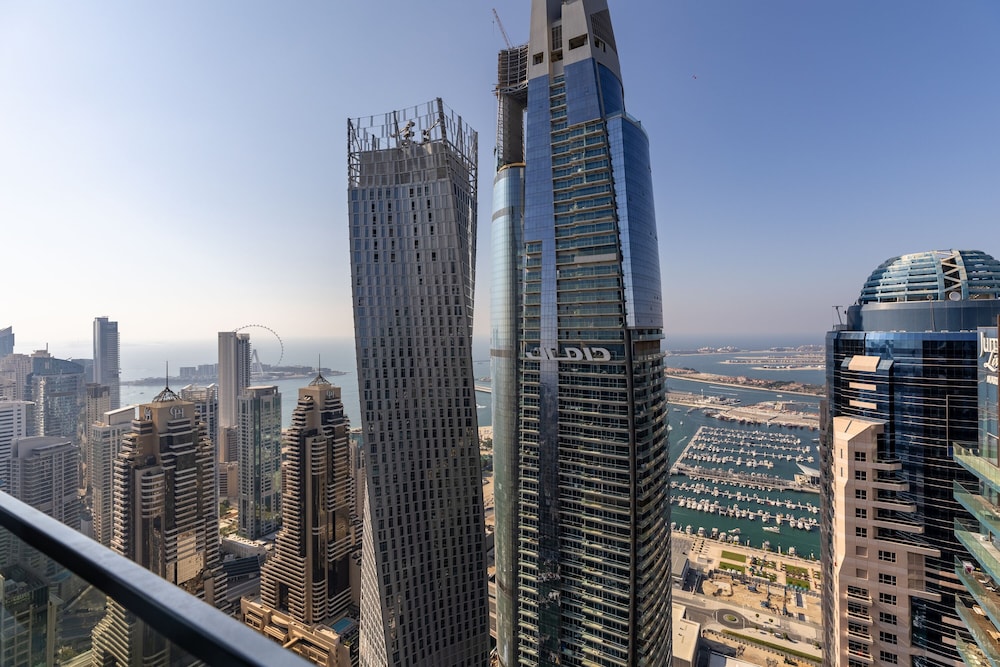 Maison Privee - Exclusive Apt w/ Striking Sea & Dubai Marina Vws