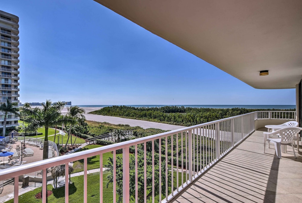 Sunny Getaway: Community Amenities, Walk to Beach! view 3