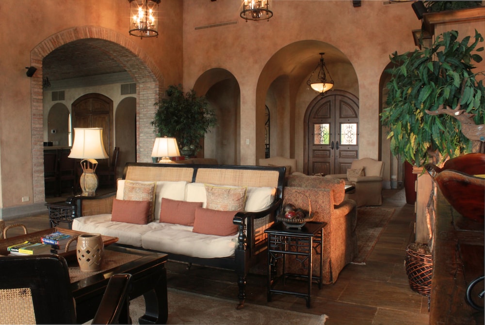 CR Luxury Los Sueños Condos