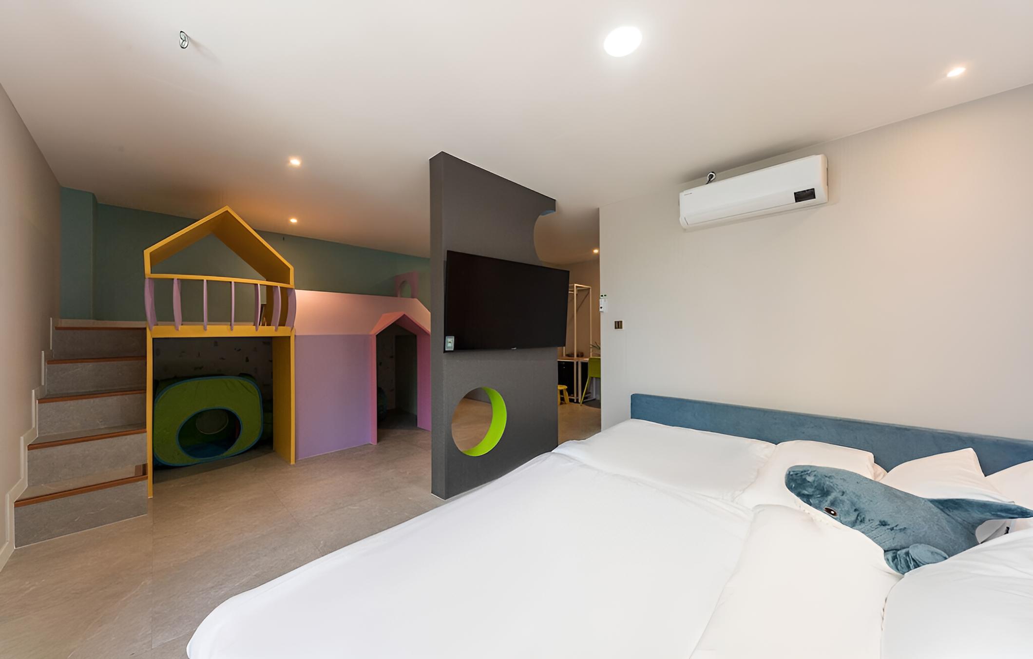 Ever Miracle Hotel view 4