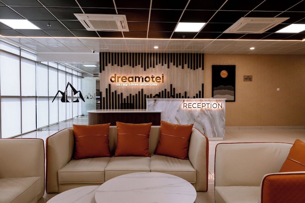 Dreamotel Luxury Suites and Rooms view 2
