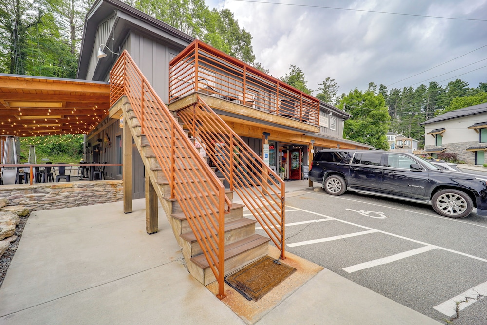 Shop, Dine & Unwind: Dtwn Blowing Rock Retreat!