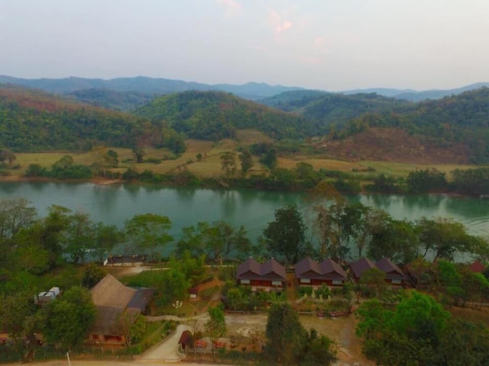 Mr. Charles Riverview Lodge