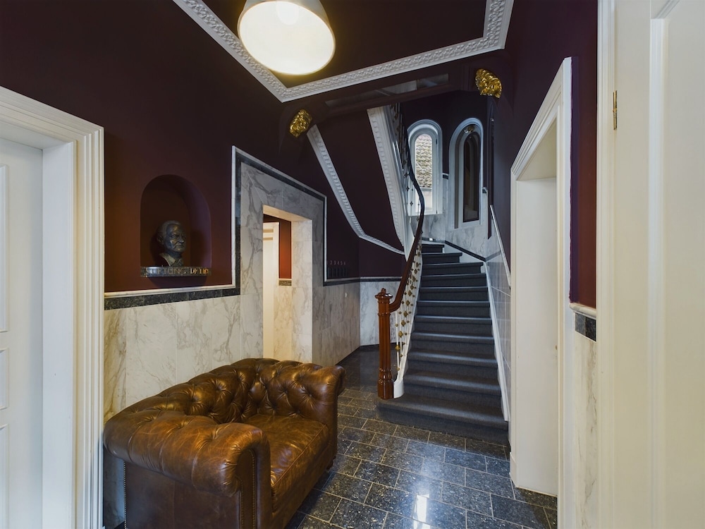 Art Apartments