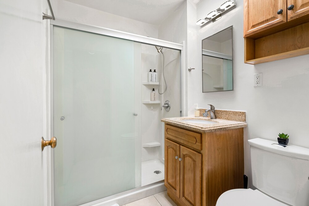 Cozy Private Bedrooms with Shared Bath Kitchen near SFO view 2