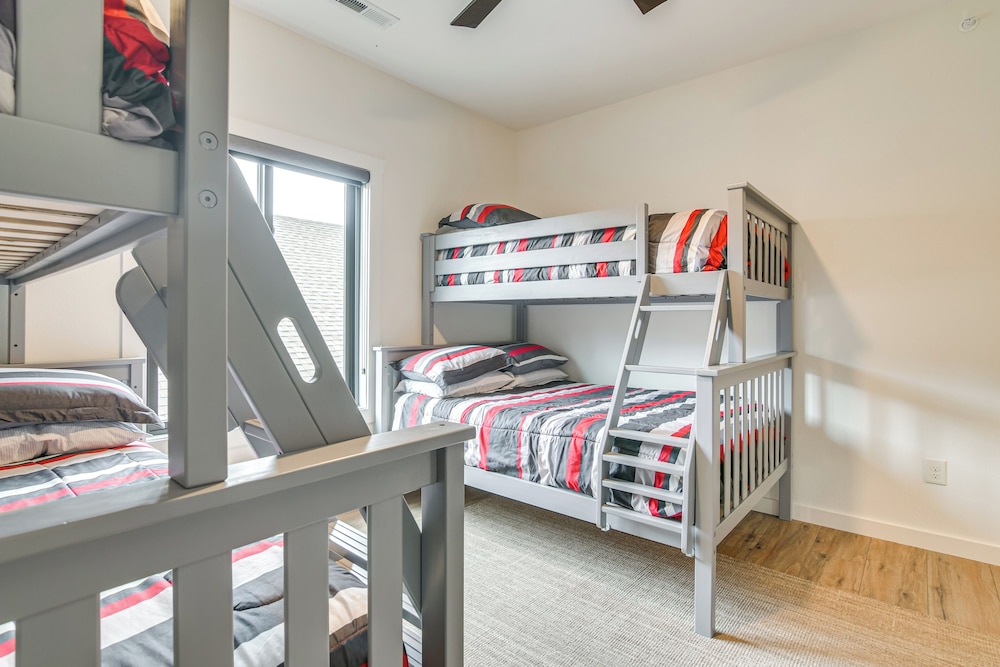 Fireplace + Lake Access: Waterfront Branson Escape