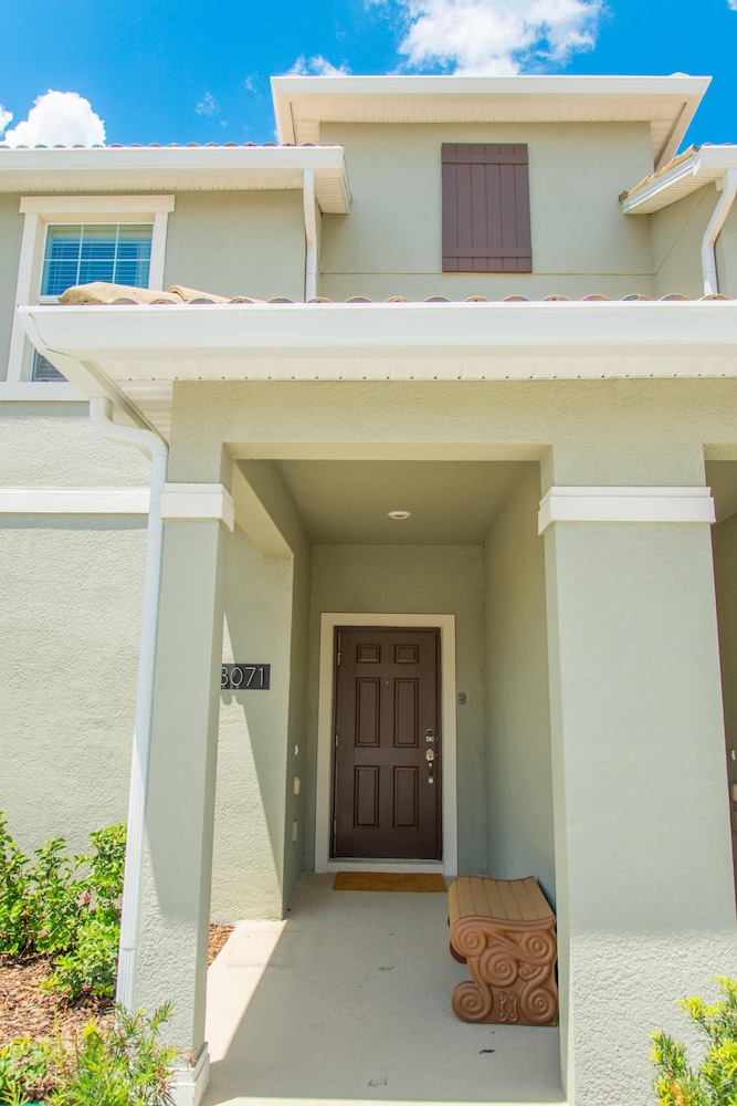 Gatsby Storey by Orlando Short Term - Image 1