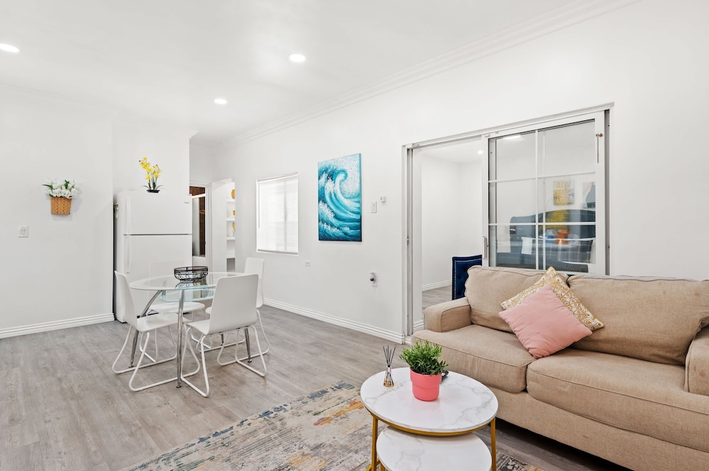 Spacious Bright Home Fully Equipped