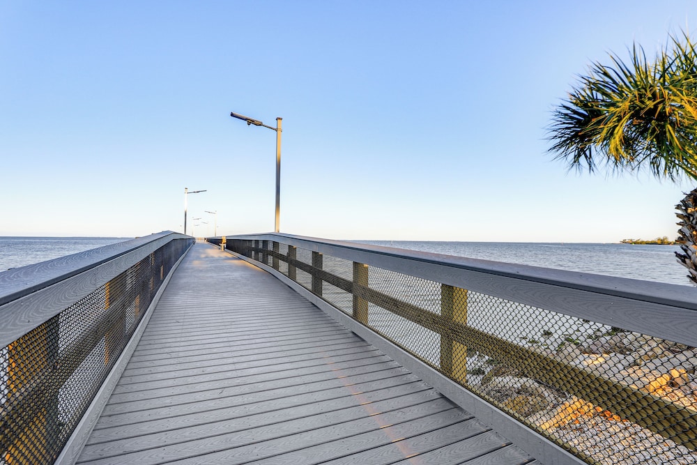 Swim, Fish & Explore: Waterfront Gem in Ruskin