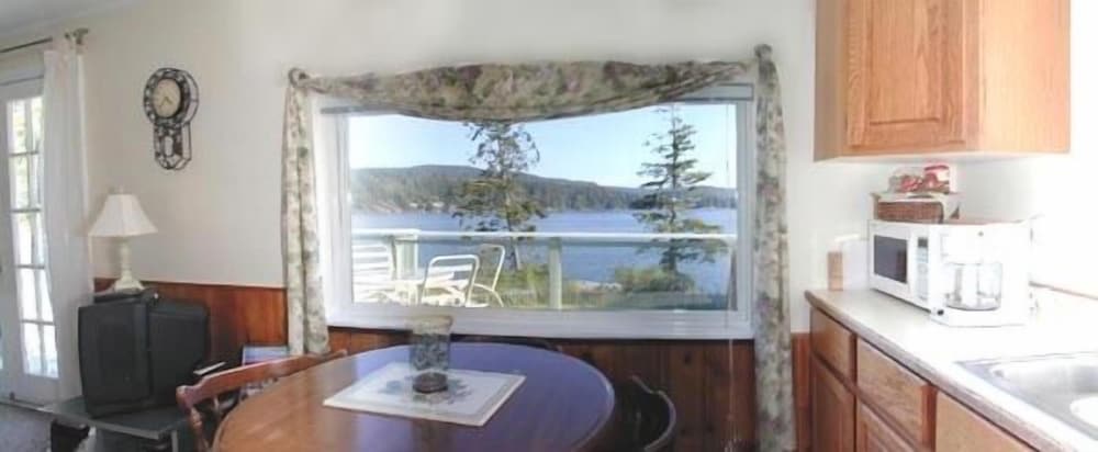 Sooke Vacations - Ty Collwyn Waterfront Retreat - Property Image 4