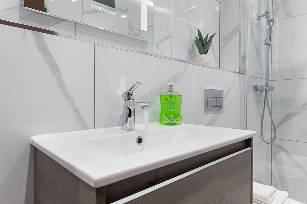 Bright Studio Retreat in Golders Green