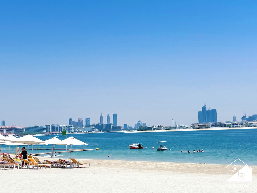 Luxury Beachfront 1BR on Palm Jumeirah & Balcony