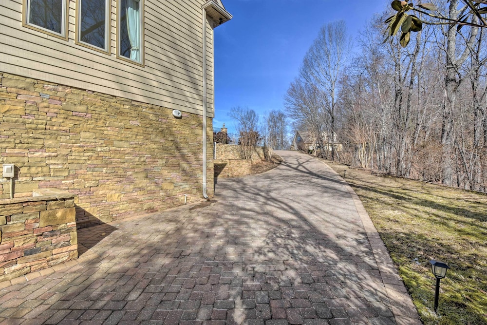 Cozy Vacation Rental Near Lake Chatuge! view 4