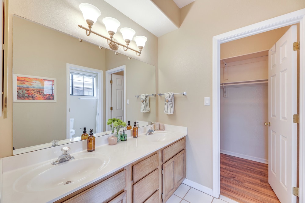 2 Mi to Dtwn: Condo w/ Patio in Mesa!