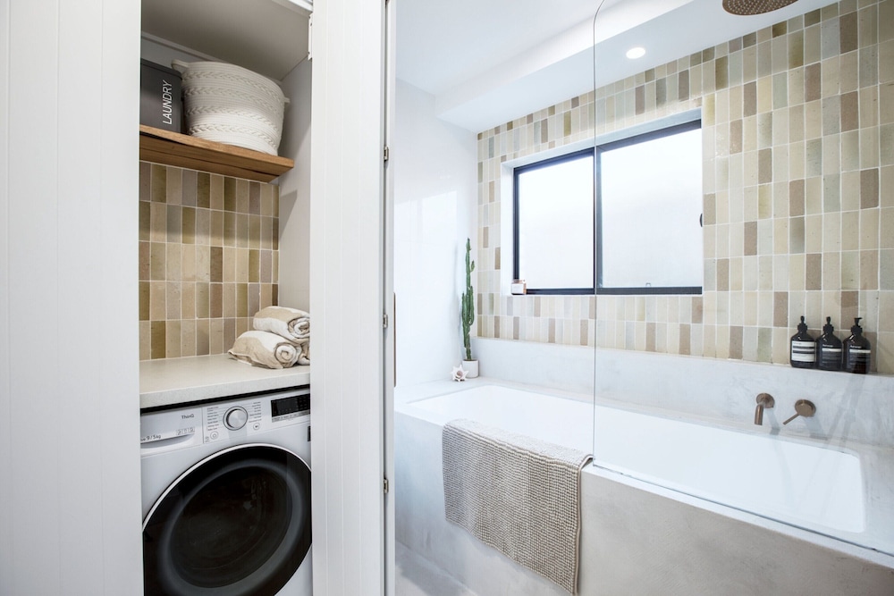 Coastal 2-bed Apartment With Courtyard