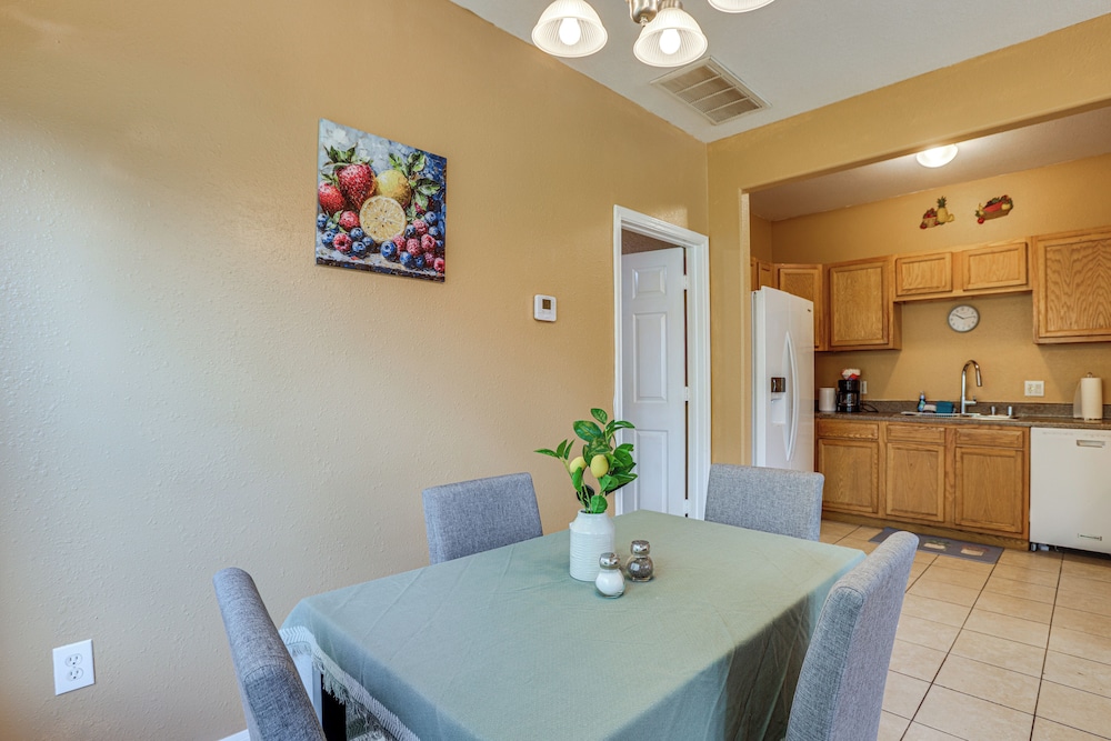 11 Mi to Dtwn Houston: Pet-friendly Home w/ Yard!