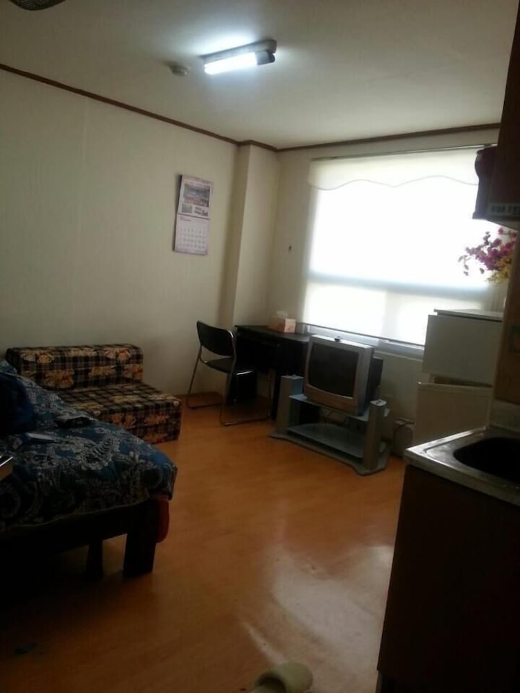 Hwaseong Guest House - Hostel