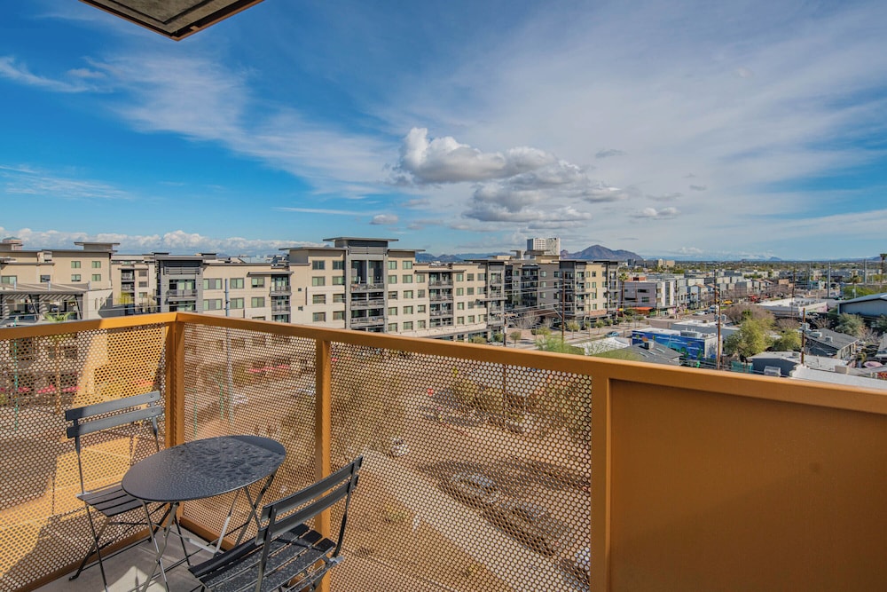 ROVE LIVING/KL - Roosevelt Point