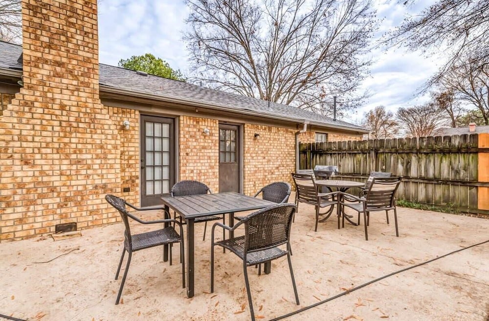 Hardwood Guesthouse