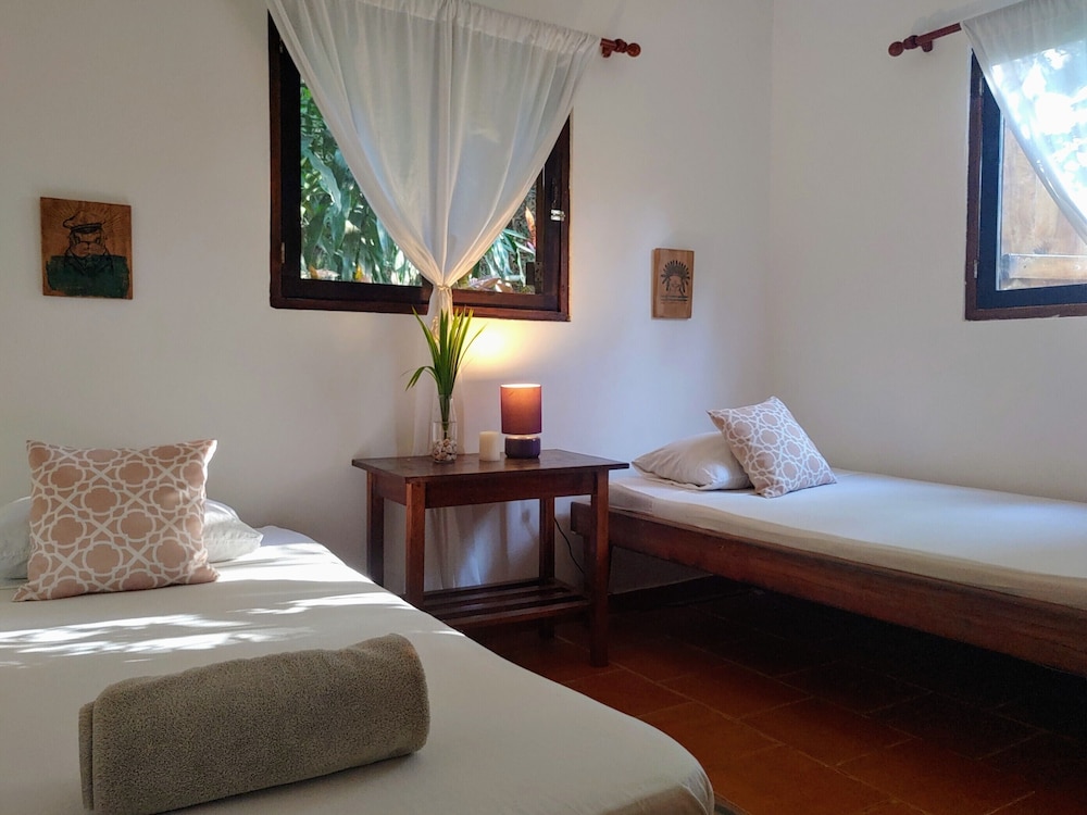 Colibri Surf House & Flats